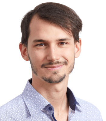 Matthias Koll ist Head of Webentwicklung und trägt einen Bart.